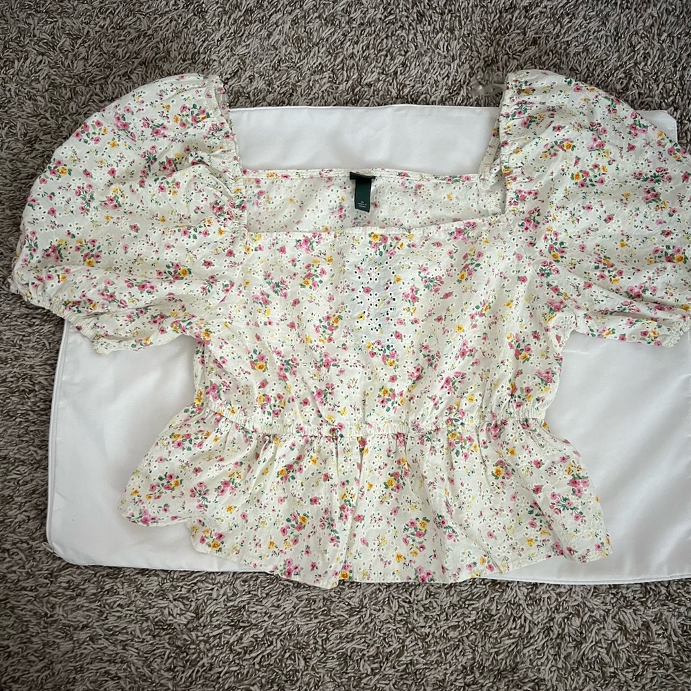 Eyelet Floral Ruffle Crop Top - Picture 4 of 5